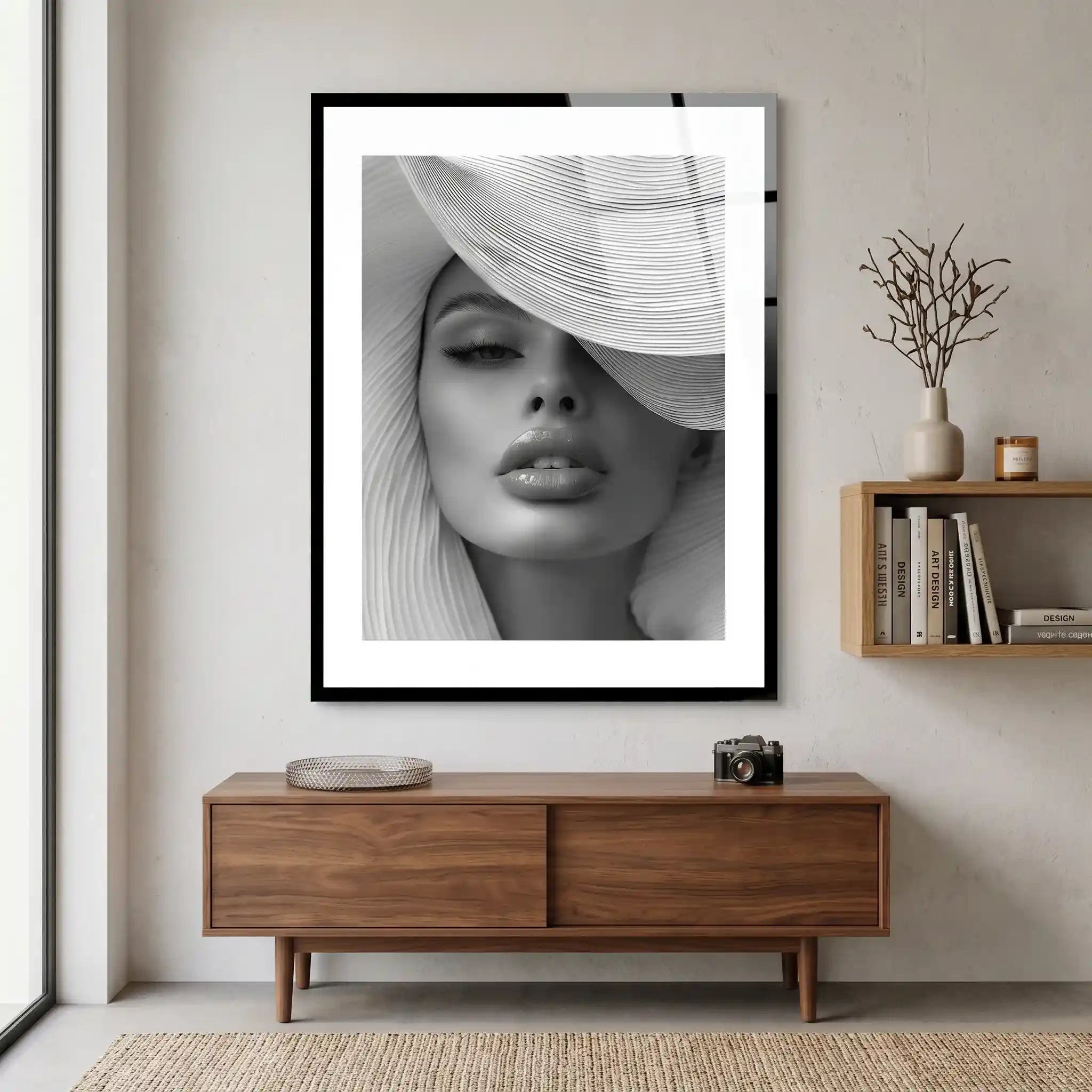 Cuadro Elegancia Bajo el Sombrero | Blanco y Negro