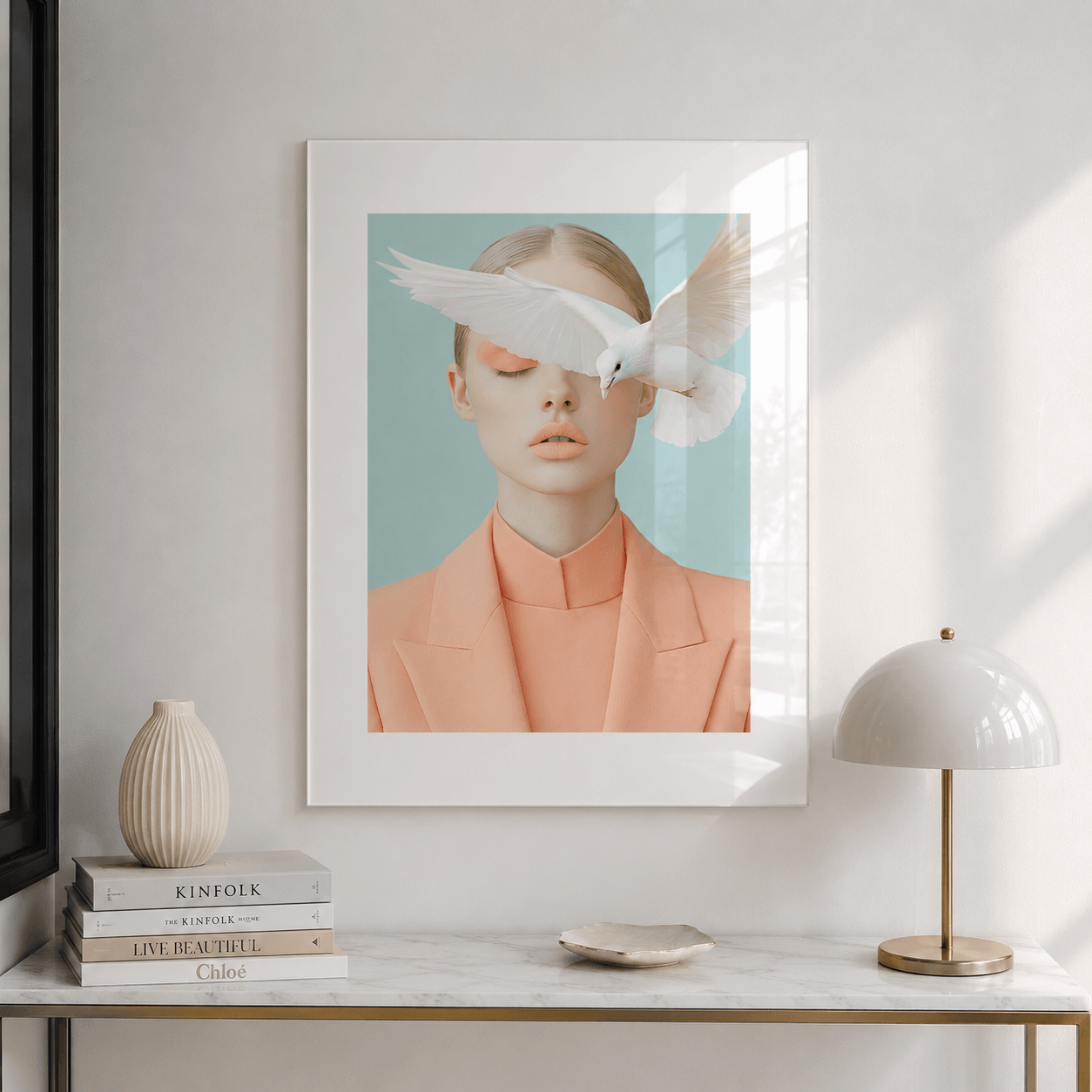 Cuadro Póster Mujer con Paloma Blanca | Decoración Surrealista