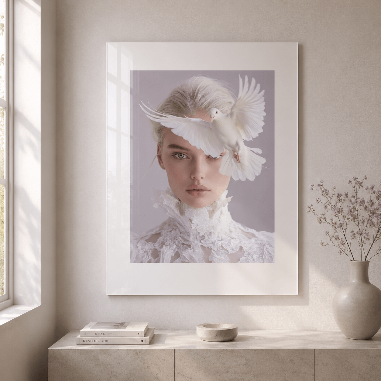 Cuadro Póster Mujer con Paloma Blanca | Decoración Elegante