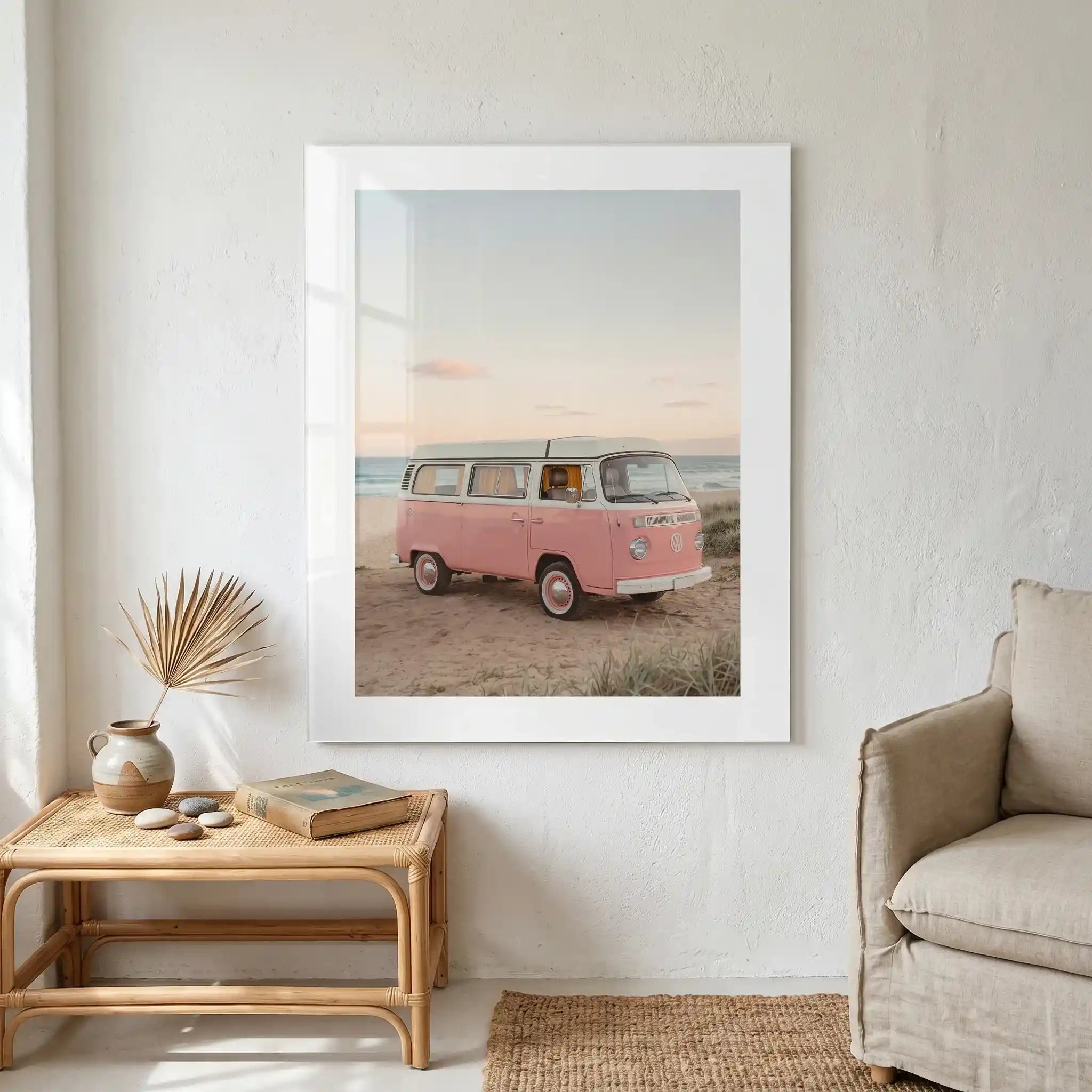 Cuadro Póster Furgoneta Retro Rosa en la Playa | Estilo Vintage