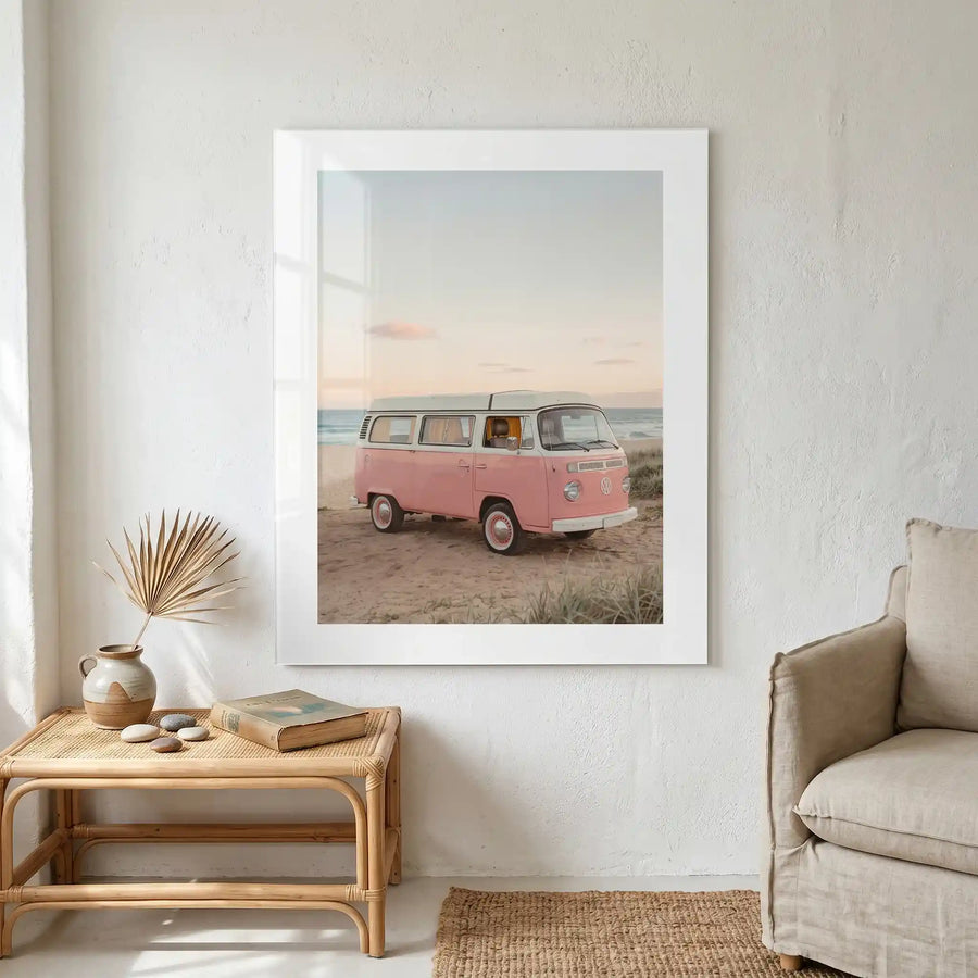 Cuadro Póster Furgoneta Retro Rosa en la Playa | Estilo Vintage