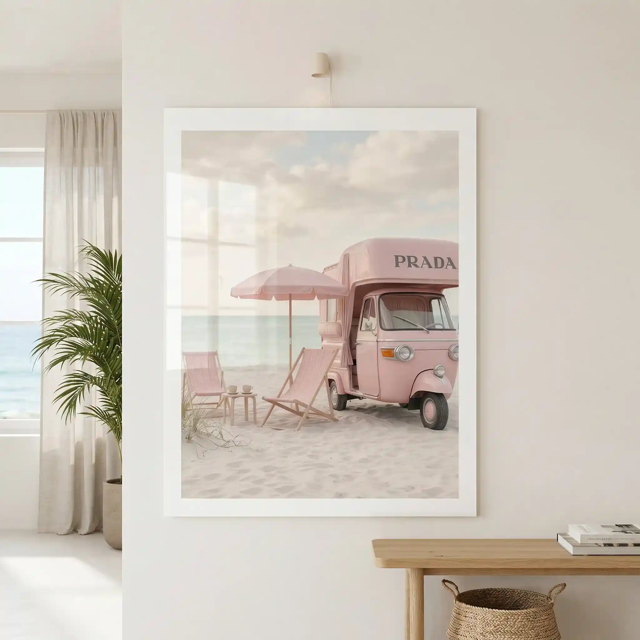 Cuadro Póster Caravana Rosa en la Playa | Estilo Prada