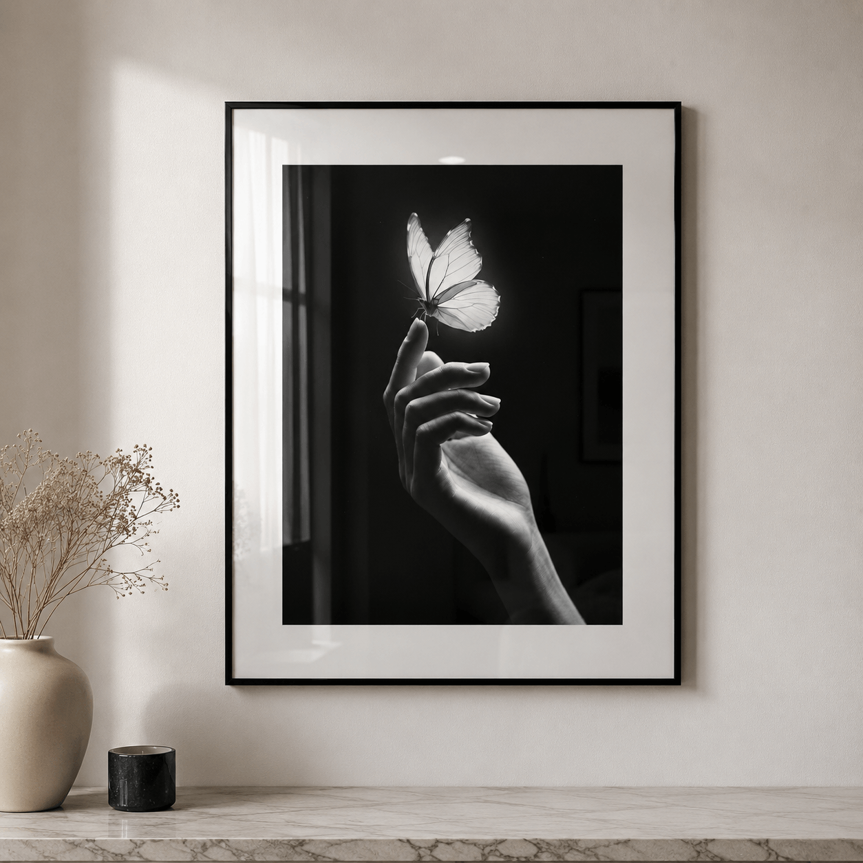 Cuadro Póster Mano con Mariposa | Decoración Minimalista