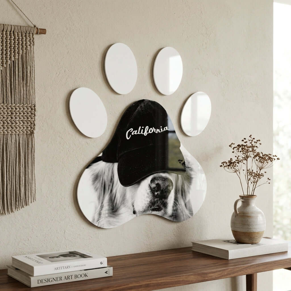 Cuadro Huella de Perro con Gorra | Decoración Urbana