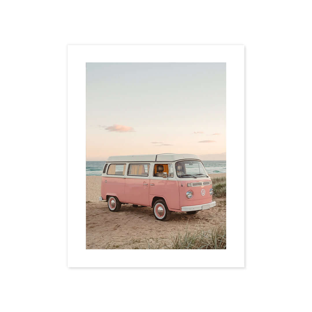 Cuadro Póster Furgoneta Rosa junto al Mar | Decoración Retro