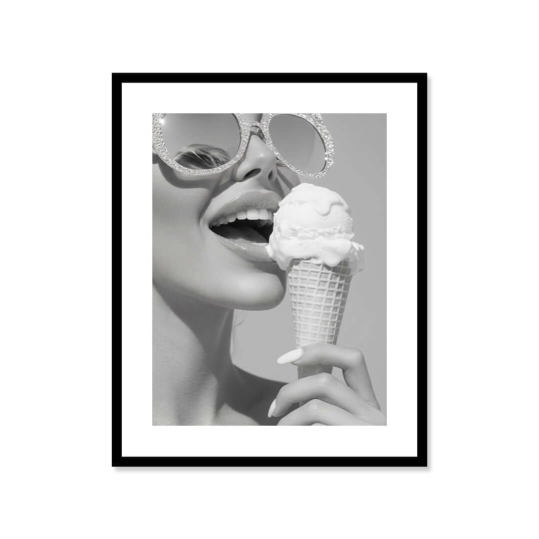 Cuadro Póster Mujer con Helado | Decoración Moderna