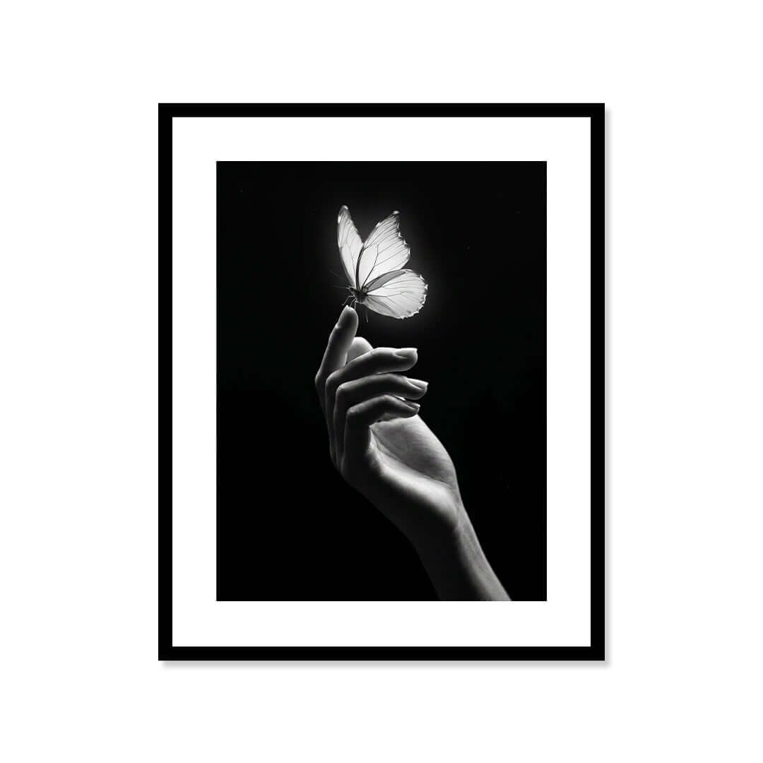 Cuadro Póster Mano con Mariposa | Decoración Minimalista