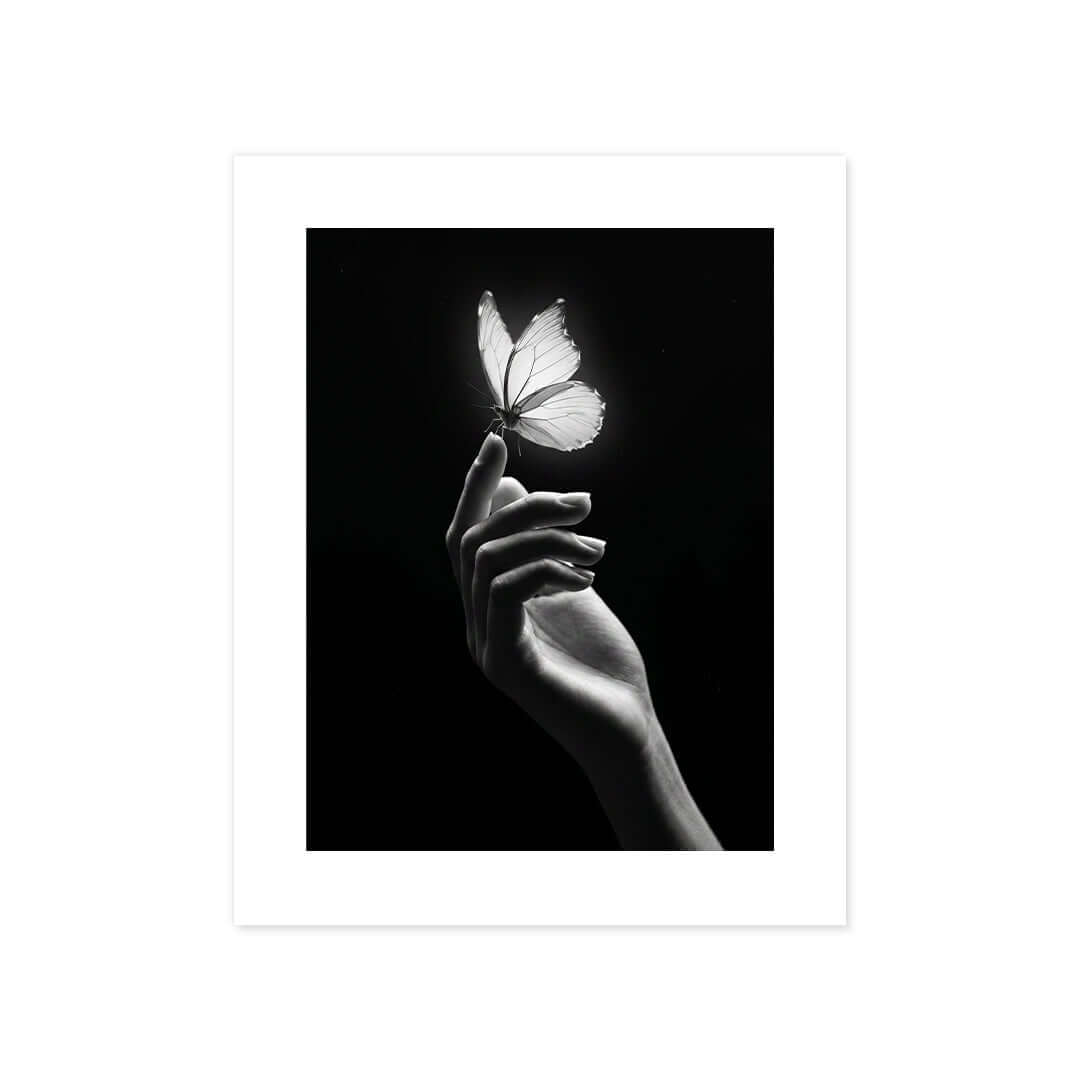 Cuadro Póster Mano con Mariposa | Decoración Minimalista