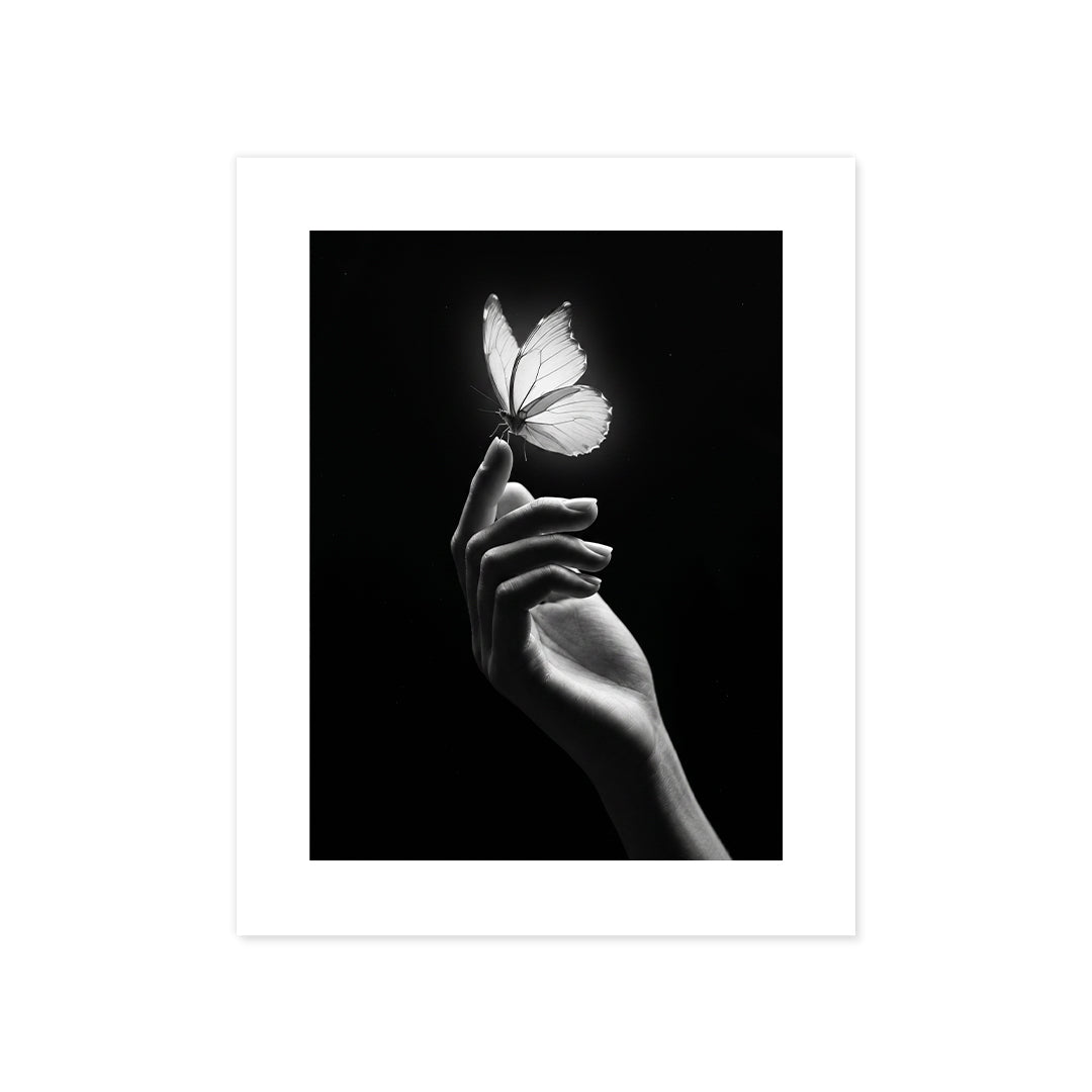 Cuadro Póster Mano con Mariposa | Decoración Minimalista