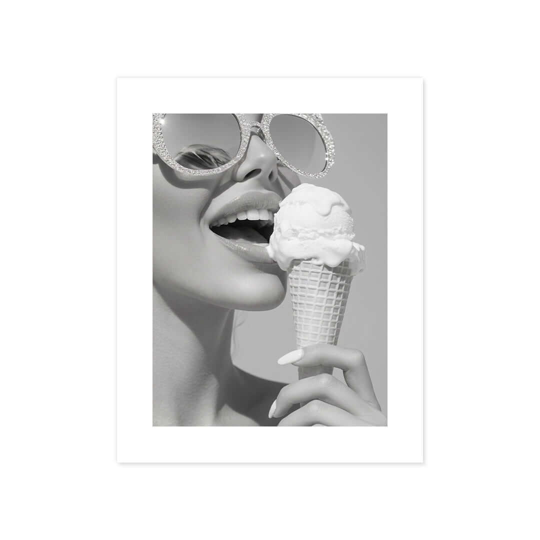 Cuadro Póster Mujer con Helado | Decoración Moderna