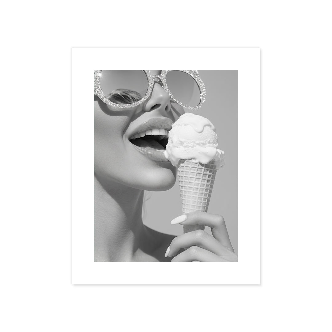 Cuadro Póster Mujer con Helado | Decoración Moderna