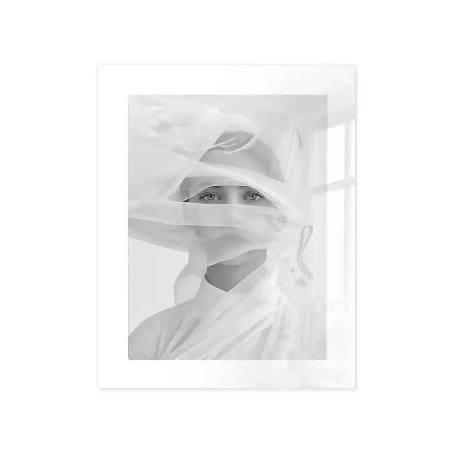 Cuadro Mirada Entre Velos | Pureza Blanca