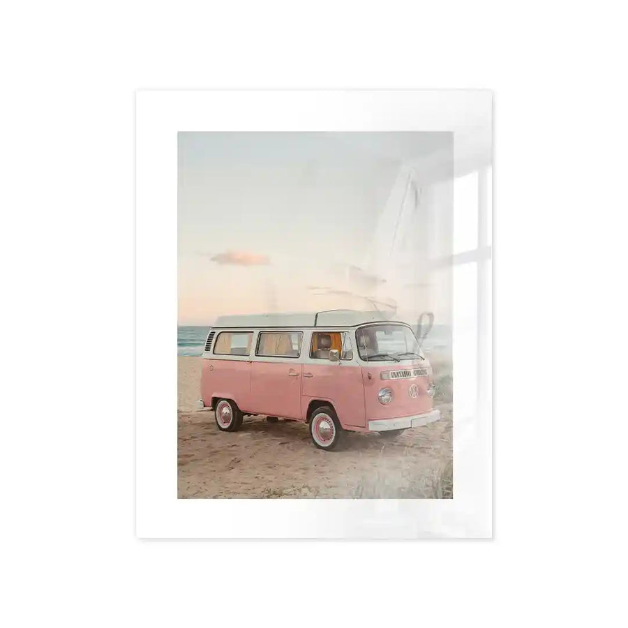 Cuadro Póster Furgoneta Retro Rosa en la Playa | Estilo Vintage