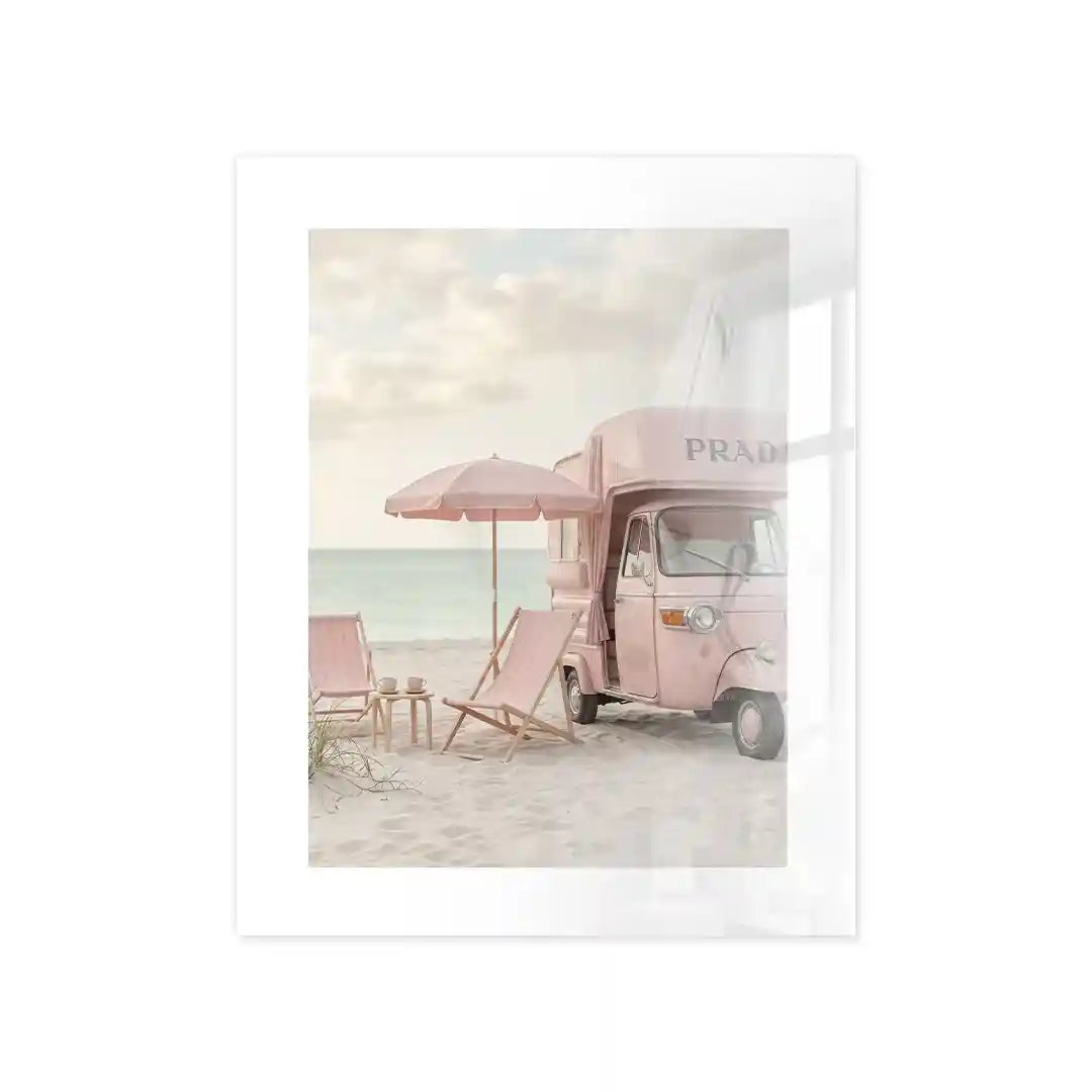 Cuadro Póster Caravana Rosa en la Playa | Estilo Prada