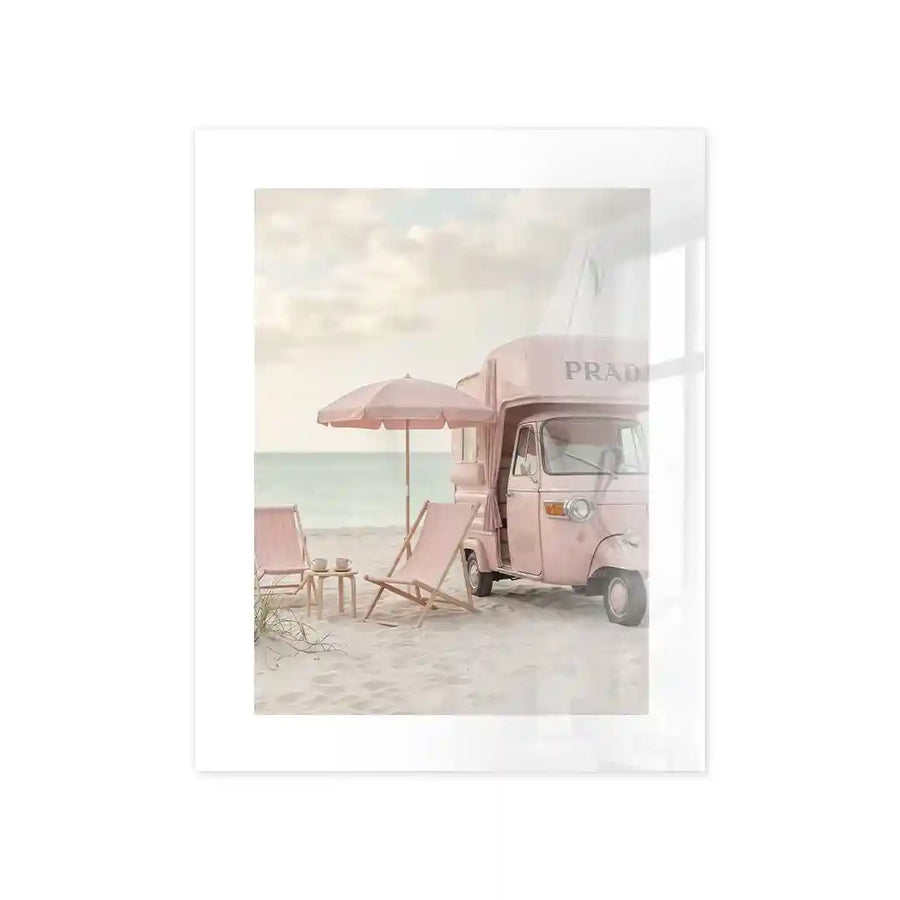 Cuadro Póster Caravana Rosa en la Playa | Estilo Prada