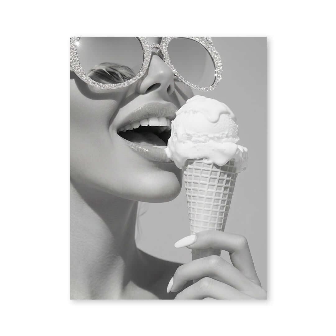 Cuadro Póster Mujer con Helado | Decoración Moderna